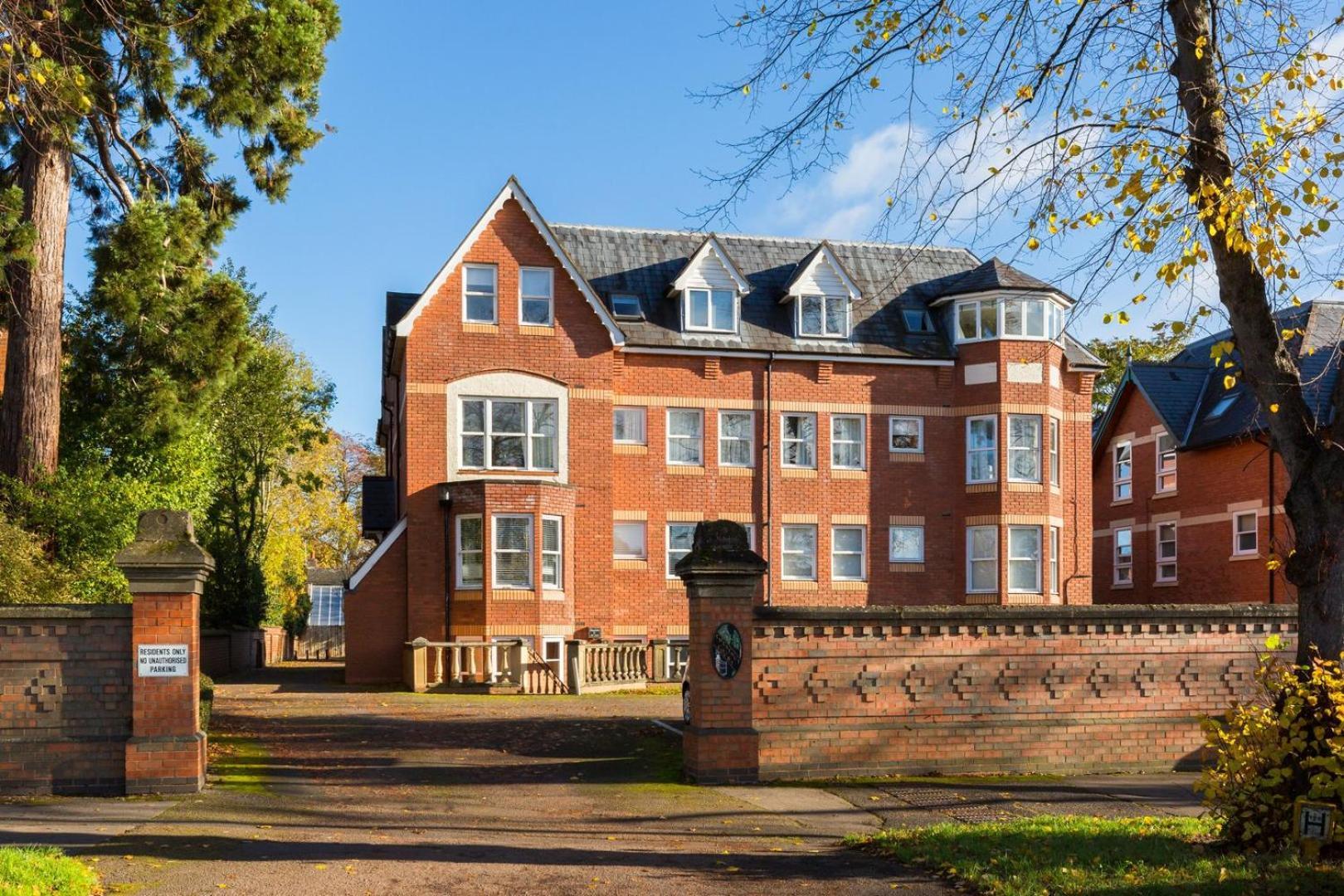 Modern 2-Bedroom Apartments With Free Parking In Leamington Spa Exterior foto