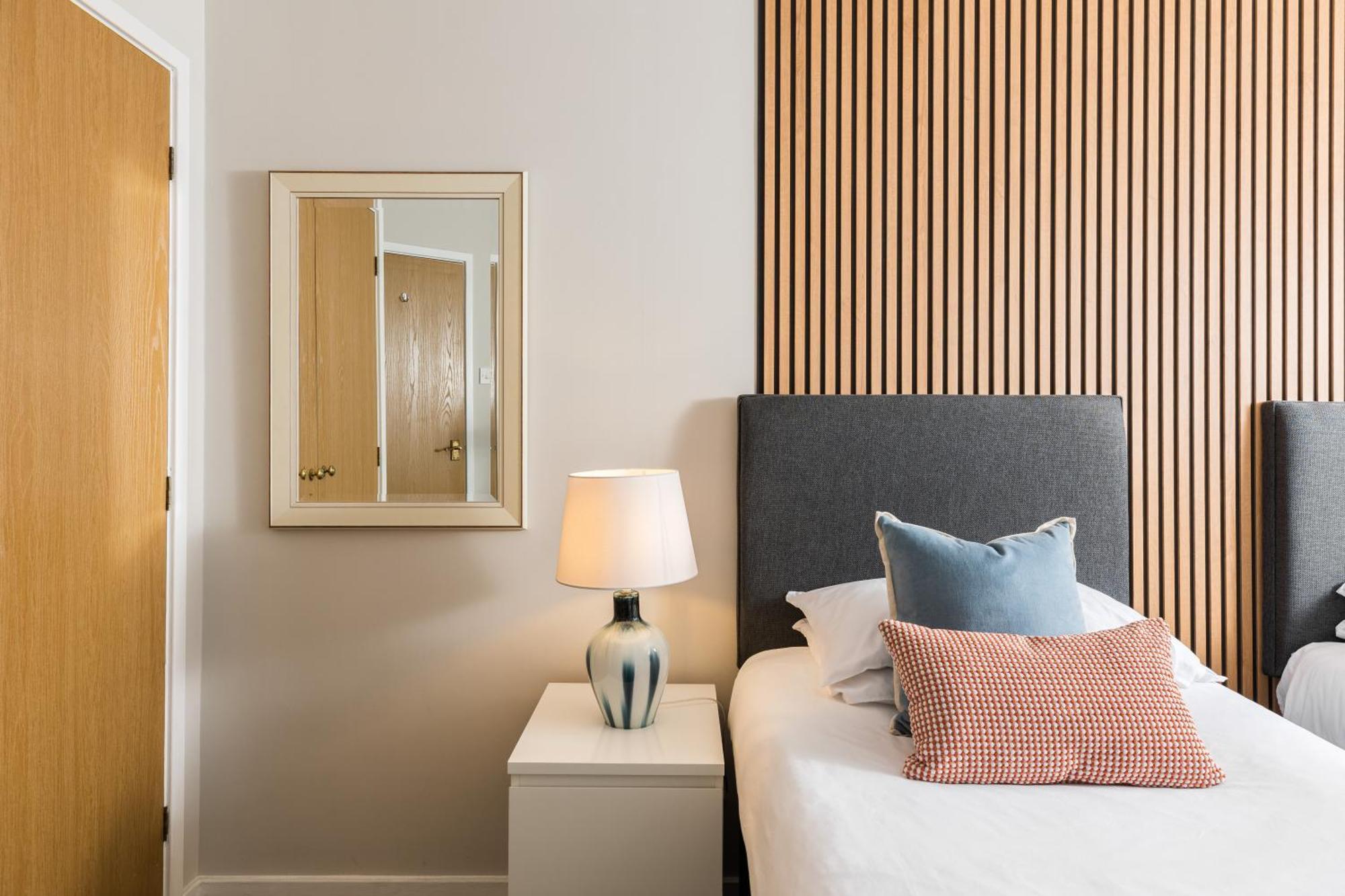 Modern 2-Bedroom Apartments With Free Parking In Leamington Spa Exterior foto