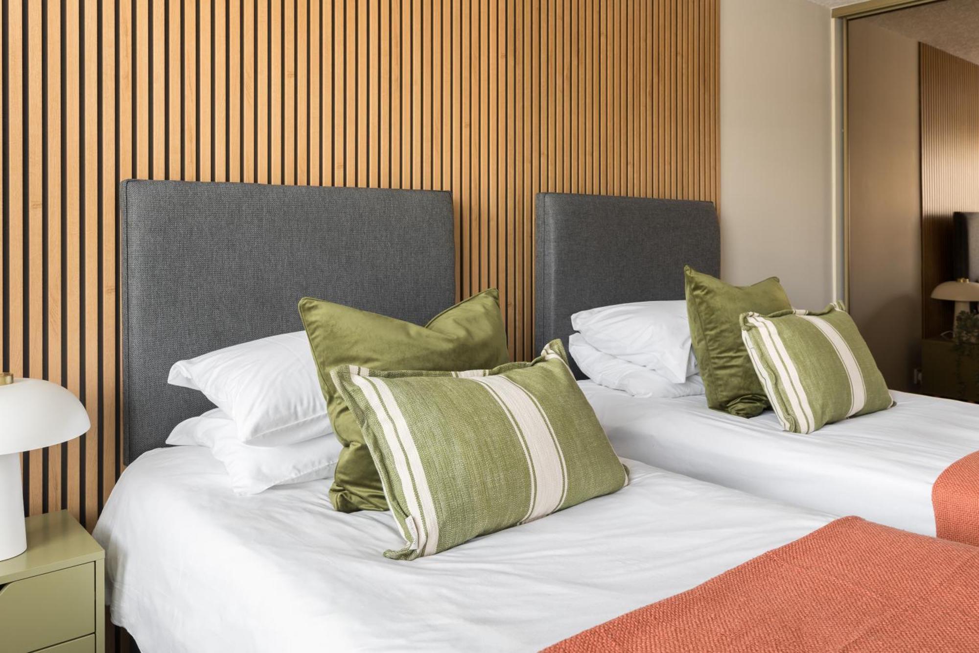 Modern 2-Bedroom Apartments With Free Parking In Leamington Spa Exterior foto