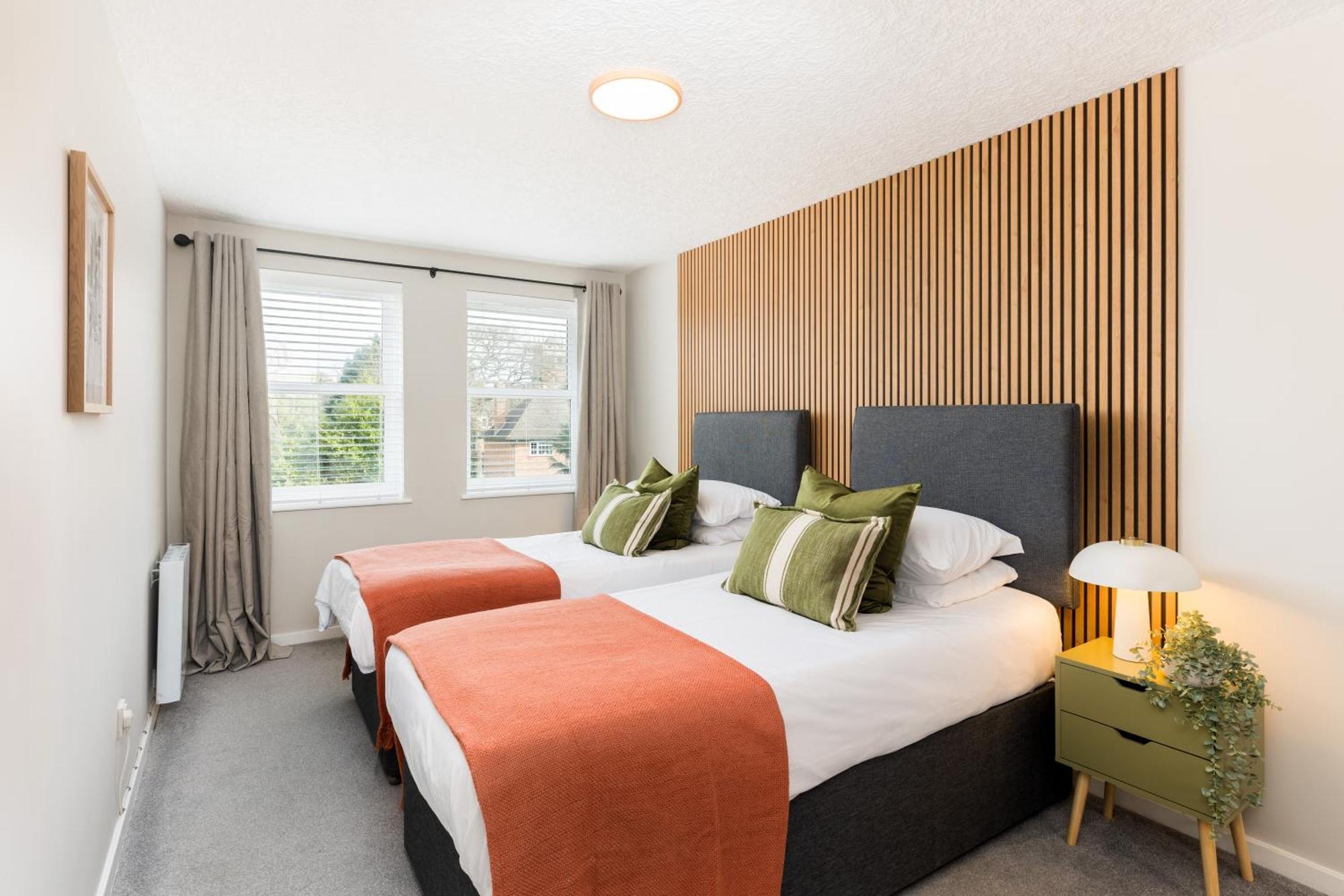 Modern 2-Bedroom Apartments With Free Parking In Leamington Spa Exterior foto